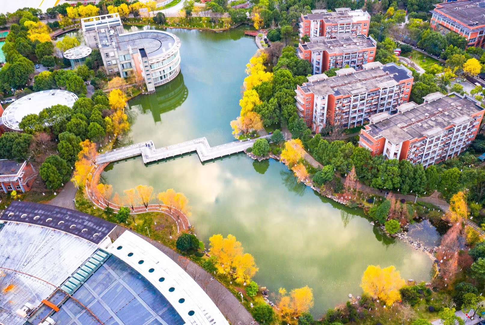 浙江万里学院钱湖图片